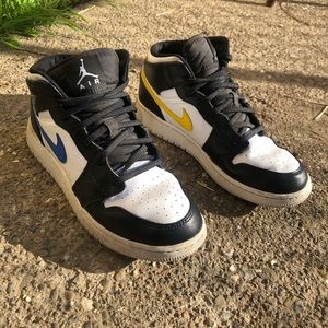 Air Jordan 1 Mid “Multi Swoosh”